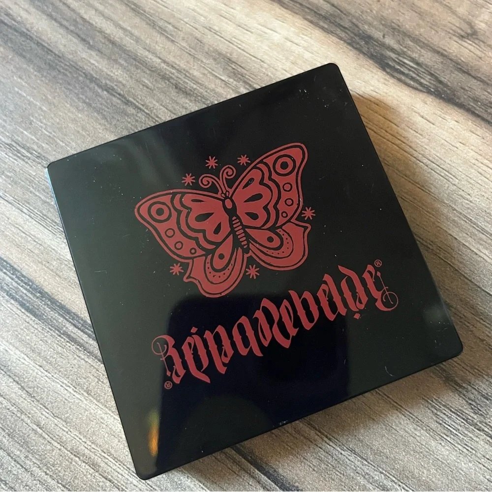 Reina Rebelde Eyeshadow Palette - Picture 3 of 5